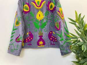 Veste en velours gris brodée à la main, style bohème, motif floral et oiseaux, pour l'hiver, idéale pour les fêtes et les mariages. - Product Image 5