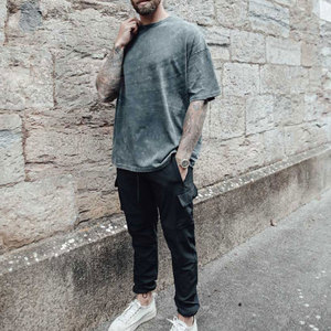 T-shirt pour homme avec logo personnalisé, lavage à l'acide, 100% coton, couleur et logo personnalisés, haute qualité, respirant, col rond, coupe classique - Product Image 4