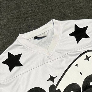 เสื้อยืดคอกลมแขนสั้นสีขาวสำหรับผู้ชาย รุ่น Rich Collective ผ้าฝ้าย 100% ระบายอากาศได้ดี ทรงปกติ สวมใส่สบาย - Product Image 5