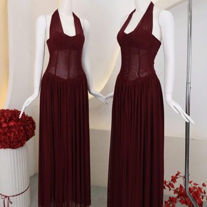 Robe longue de soirée élégante unie pour femme, style empire, plissée, en satin transparent extensible avec empiècements en maille, col licou, couleur bordeaux, OEM - Product Image 1