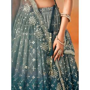 Hermoso Lehenga Choli de Georgette Azul Bordado para Damas de Honor de Talla Grande - Product Image 2