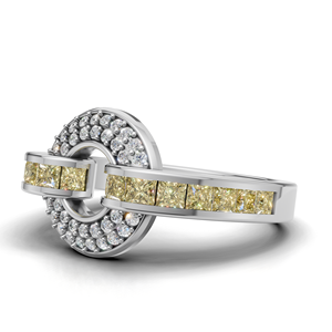 Bague classique en or jaune 18 carats avec diamant taille princesse et diamants pavés ronds, bague de luxe élégante - Product Image 2