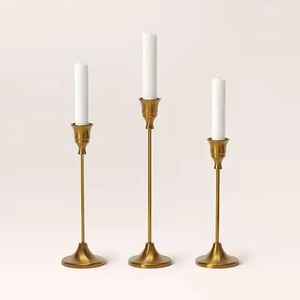Support de bougie moderne en métal doré à 3 bras, élégant porte-bougie décoratif, centre de table, pièce d'appoint pour la maison et les mariages - Product Image 6