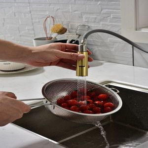 Rubinetto da Cucina Touch in Acciaio Inox 304 Lucidato, Design Classico Tradizionale con Doccetta Estraibile, Finitura Oro Spazzolato - Product Image 4