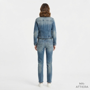 Ensemble décontracté deux pièces en jean bleu pour femme : veste boutonnée coupe ajustée et jean droit – Vente en gros - Product Image 2