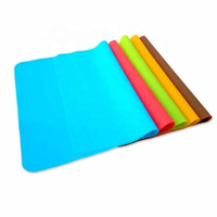 Tapis de table moderne en silicone épais, imperméable et antidérapant, jetable et pratique, avec service OEM
