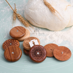 Couteau à pain en bois pour la découpe de la pâte – Coupe-pâte à sourde personnalisé gravé avec lames de rechange - Product Image 3