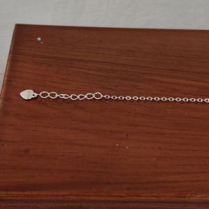 สร้อยข้อมือเงินแท้ 925 รูปผีเสื้อประดับเพชรคิวบิกเซอร์โคเนียสำหรับผู้หญิง เครื่องประดับสวยหรู ดีไซน์เรียบหรู ขัดเงาอย่างดี เหมาะสำหรับงานแต่งงานและงานปาร์ตี้ - Product Image 2