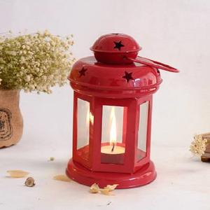 Mini Farol Decorativo Colgante de Metal Rojo Marroquí Vintage con Patrón Tallado a Mano para Decoración del Hogar - Product Image 1