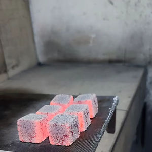 Charbon de coco naturel Coco Gold pour chicha, briquettes pour une combustion propre, chaleur constante, qualité d'exportation supérieure par Merades - Product Image 1