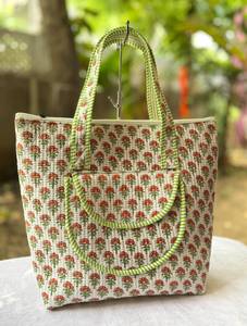 Bolsa de Mano Acolchada Hecha a Mano, Bolsa de Transporte de Algodón Estampado, Bolsa Reutilizable para Compras, Viajes y Playa, OEM, Venta al Por Mayor, Exportación a India - Product Image 4