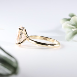 Anillo de compromiso clásico de oro amarillo para mujer con diamante cultivado en laboratorio de corte ovalado color melocotón, engaste de cuatro puntas, solitario, banda de boda, regalo, joyería fina - Product Image 3