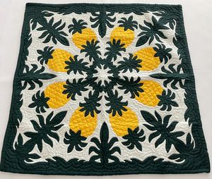 Beautiful Classy Vintage Trendy Handmade Pineapple Patterned 100% Cotton Washable Hawaiian Quilts for Home & Hotel Decoration - Product Image 1