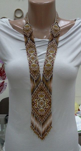 Collier artisanal en perles de rocaille brodé, fait main en Inde, bijoux de créateur haut de gamme pour femme, idéal pour les soirées, par HF Crafts - Product Image 4