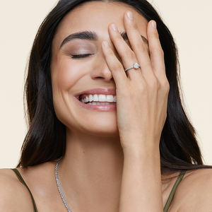 Anillo Clásico de Oro con Diamantes Brillantes, Elegante y Romántico, Anillo de Compromiso, Boda, para Mujer - Product Image 5