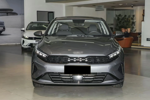 K3 Edición Comfort, Vehículo Usado, Gasolina, 4 Puertas, 5 Asientos, Sedán, Modelo 2022, Automático, Euro IV - Product Image 4