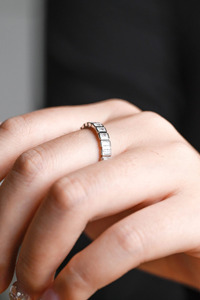 Anillo de Eternidad de Oro Blanco de 14K con Diamantes Cultivados en Laboratorio de Corte Radiante - Product Image 5