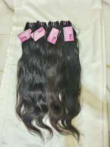 Cabello Humano Indio Virgen en Trama, 28 Pulgadas, Textura Ondulada Natural, Grado Remy, Cutícula Alineada en la Misma Dirección, 100 Gramos por Paquete - Product Image 2