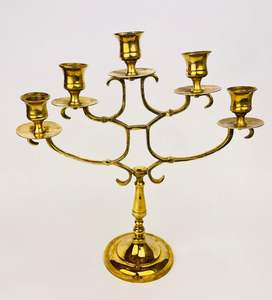 Candelabro de metal decorativo hecho a mano para centro de mesa de boda vintage y decoración elegante para mesa de comedor. - Product Image 1