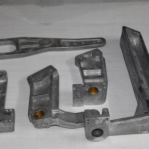 Support de crochet en aluminium moulé sur mesure, usinage CNC de précision, pièces détachées métalliques pour machines textiles, prix usine - Product Image 4