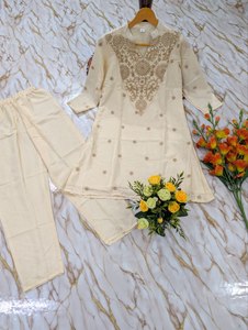 Conjuntos de Kurti, Pantalón y Dupatta Bordados en Georgette Pesado para Mujer - Product Image 6