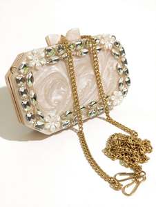 Pochette de Soirée de Luxe en Résine Marbre Blanc Nacré, Bordure Florale en Cristal et Perles, Doublure en Satin Imperméable, Capacité 1L, Dorée - Product Image 5