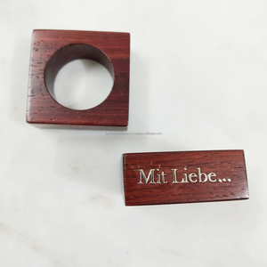 แหวนรองผ้าเช็ดปากไม้ลายเรขาคณิตสมัยใหม่ สีน้ำเงิน ดำ ขาว ตกแต่งด้วยลายฝังแบบเป็นมิตรกับสิ่งแวดล้อม ของตกแต่งโต๊ะสไตล์ร่วมสมัยสำหรับงานปาร์ตี้สุดเก๋ - Product Image 5