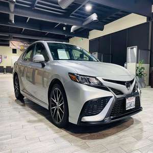 Livraison rapide, sièges en cuir foncé pour Camry 2020-2022, pneus R15, excellent état, occasion et neuf, prêt à l'emploi - Product Image 3