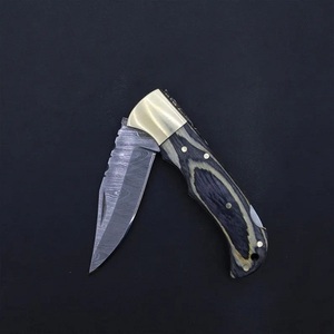 Couteau pliant en acier Damas de qualité supérieure avec manche en bois contrasté, étui en cuir, couteaux de poche utilitaires professionnels A&M Enterprises - Product Image 1