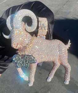 Colgante de Lujo con Incrustaciones de Moissanita VVS en Plata de Ley 925 Bicolor con Diseño de Ramo de Aries, Joyería Hip Hop - Product Image 1