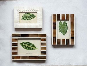 <b>White</b> Scalloped Bone & Wood Photo <b>Frame</b> (Holds Photo) - Product Image 2