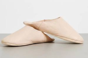 Babouches en cuir faites à la main – Chaussons marocains authentiques, chaussures d'intérieur unisexes, chaussures de détente unisexes douces - Product Image 2