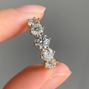 แหวนเพชรแล็บโกรว์ 5 เม็ด น้ำหนัก 2 กะรัต ทรงเหลี่ยม ตัวเรือนทองคำแท้ 14K รับรองโดย IGI ดีไซน์เรียบหรู สำหรับวันครบรอบ แหวนสัญญา แหวนแบบซ้อน แหวนทรงฮาโล - Product Image 1