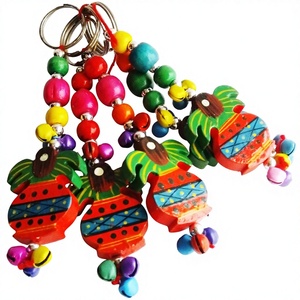Porte-clés en bois artisanal, assortiment de porte-clés en bois colorés pour cadeaux de mariage, cadeaux de fête d'anniversaire, cadeaux de remerciement - Product Image 1
