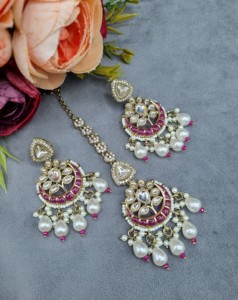 Collier élégant à motif Chandbali avec boucles d'oreilles et mangtika pour femmes, ensemble de bijoux ethniques traditionnels pour réceptions, fabriqué par un fabricant. - Product Image 4
