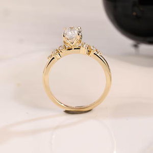Bague de fiançailles en or 14 carats avec diamant de laboratoire ovale de 1,00 carat, clarté VS1, couleur F, solitaire avec accent de diamant, pour femmes élégantes - Product Image 2