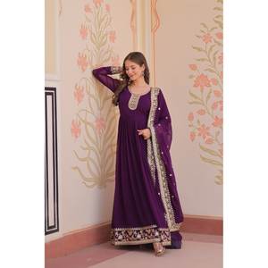 Vestido Tradicional Musulmán Rojo de Diseñador para Mujer con Hermoso Dupatta para Fiestas, Talla M - Product Image 2