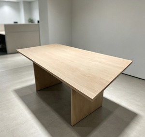 Table de conférence rectangulaire moderne en aggloméré durable pour immeuble de bureaux, usage commercial, design stable, 24 places - Product Image 1
