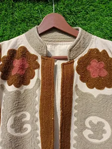 Chaqueta Bordada Suzani Color Crema Marrón Hecha a Mano, Chaqueta Abierta de Algodón y Lino con Diseño Floral, Estilo Boho Chic, Prenda Exterior Étnica para Mujer - Product Image 3