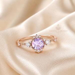Anillo de Cuarzo Lavanda Natural de 1 Ct, Gema Redonda Púrpura, Anillo de Compromiso Floral para Mujer, Joyería Personalizada - Product Image 5