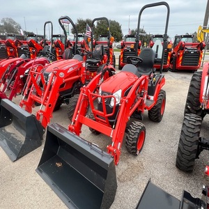 Tracteur compact agricole Kioti 4x4 avec chargeur frontal et pelle arrière pour travaux sur le terrain et dans la cour - Product Image 6