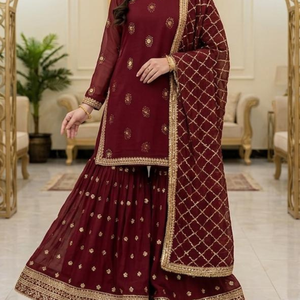Collection Ssumaira : Nouvelle chemise en chiffon pur, magnifique et prête à porter, avec col brodé Kora Dabka et Gharara brodée. - Product Image 1