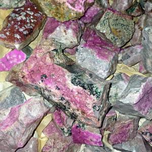 Lote de Minerales al por Mayor: Calcita Cobalto Druzy Natural en Bruto con Destellos Rosas y Púrpuras - Product Image 2