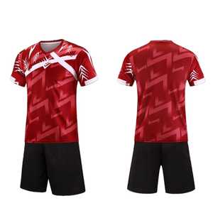 Fabricación de uniformes de fútbol personalizados, conjunto de dos piezas de camiseta y pantalones cortos sublimados. - Product Image 1