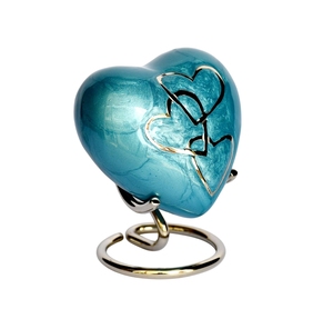 Urne Cœur en Émail Bleu Faite à la Main – Objet Commémoratif Chrétien avec Croix Dorée Sculptée et Support en Laiton Poli - Product Image 3