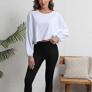 Sweat-shirt court tendance pour femme, conçu avec un tissu léger, col rond et confortable pour la mode quotidienne et les tenues de sport. - Product Image 6