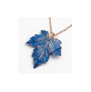 Collier pendentif fait main 2026, bijoux minimalistes pour femmes, pendentif initial chic français, finition brillante, cadeau de Noël - Product Image 1