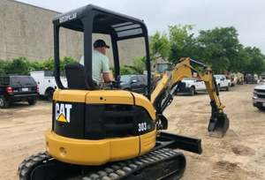 Miniexcavadora CAT 303 CR – Peso: 7,782 lbs, Motor de 23.6 HP en Oferta - Product Image 3
