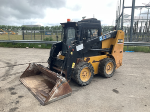 Cargadora Compacta XT750 2014 con Cabina Cerrada, Máquina de Construcción de Alto Rendimiento - Product Image 3