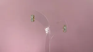Boucles d'oreilles créoles de luxe en or jaune 14K avec diamants taille baguette et taille rond brillant, 0,48 carat, sertissage en canal naturel - Product Image 4
